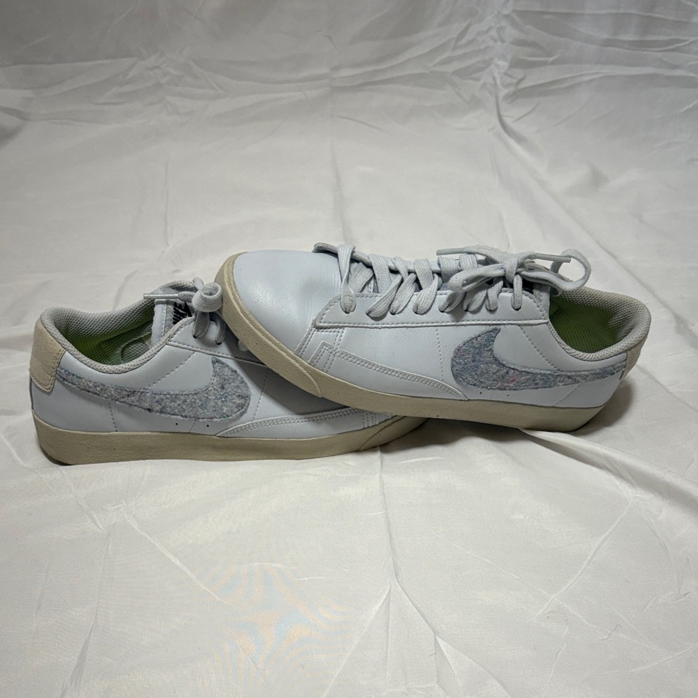 GUC light blue nike sneakers with felt swoosh women’s size 9
